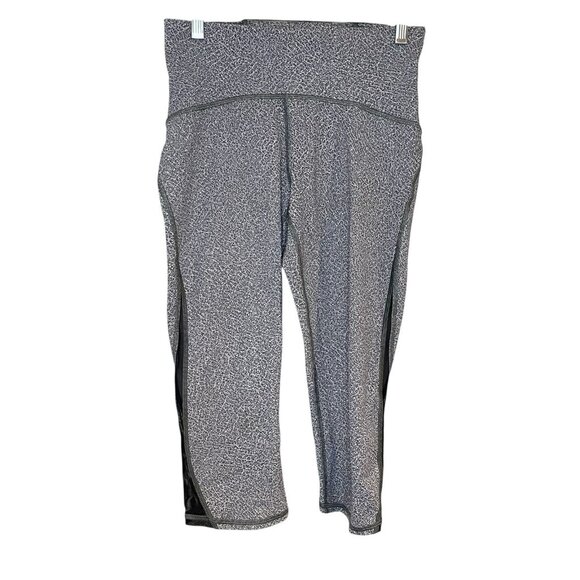 Lululemon Train Times Crop 17" Size 6 Black Fractal‎ Alpine White Black W6AHWS - Picture 1 of 6